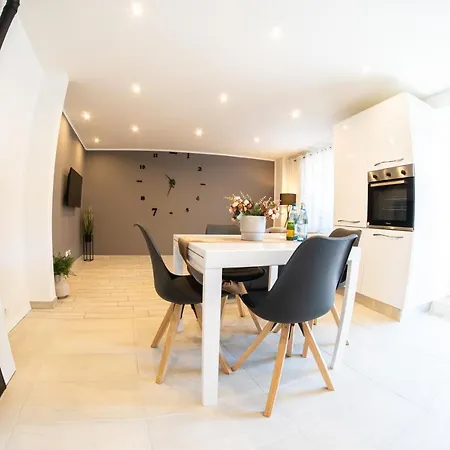 Flow Trogmann Apartman *